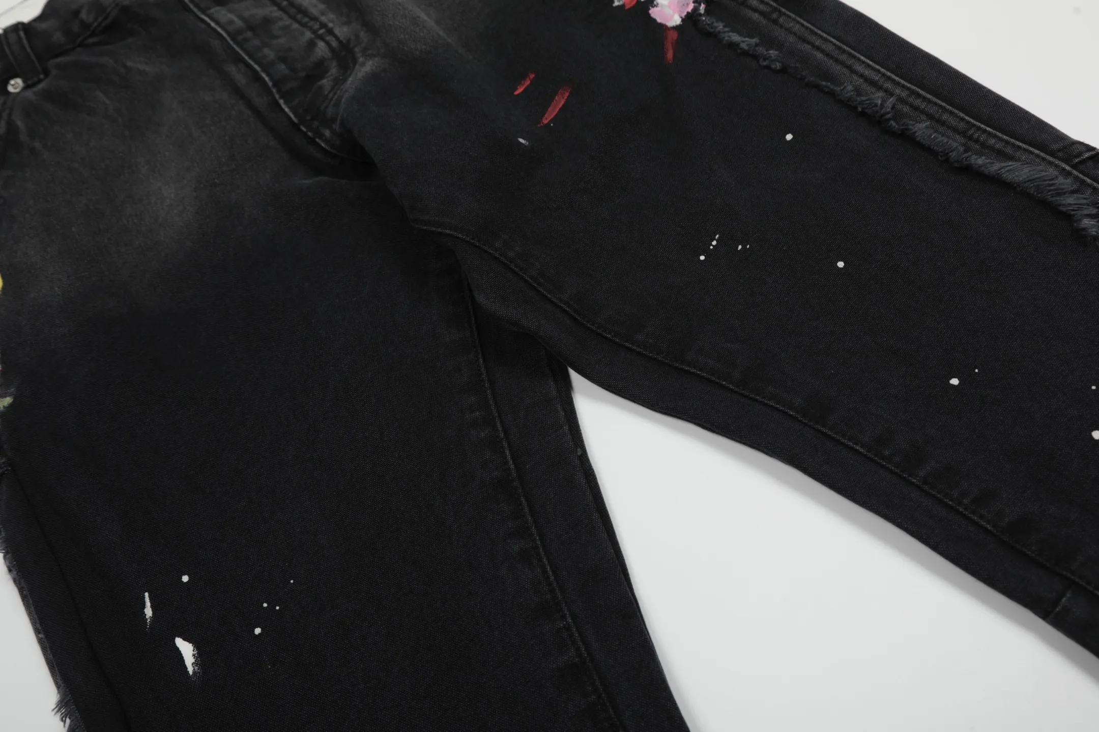 #8168 P250💰 GALLERY DEPT American retro splash-ink splicing micro-horn logging overalls raw edge jeans - Original purchase and pattern making to truly restore the ultimate texture of Vintage - Original hardware accessories, washed and other elevators, QR code analysis are all purchased from the original factory, high degree of restoration, welcome to compare with a certain product ~ - Three-dimensional version Loose and comfortable, not picky about the figure, taller and slimmer, factory Seiko, original factory quality control, same style for men and women, can be matched with couples Versatile recommendation: must-have jeans for all seasons Size: S-XXL (28-36)